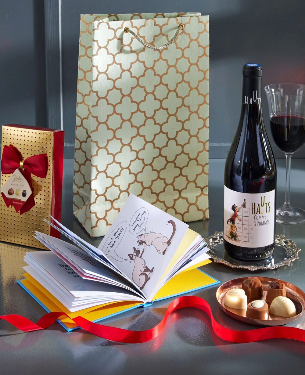 Wine & Whiskers Delight Gift Bag Wine & Whiskers Delight Gift Bag